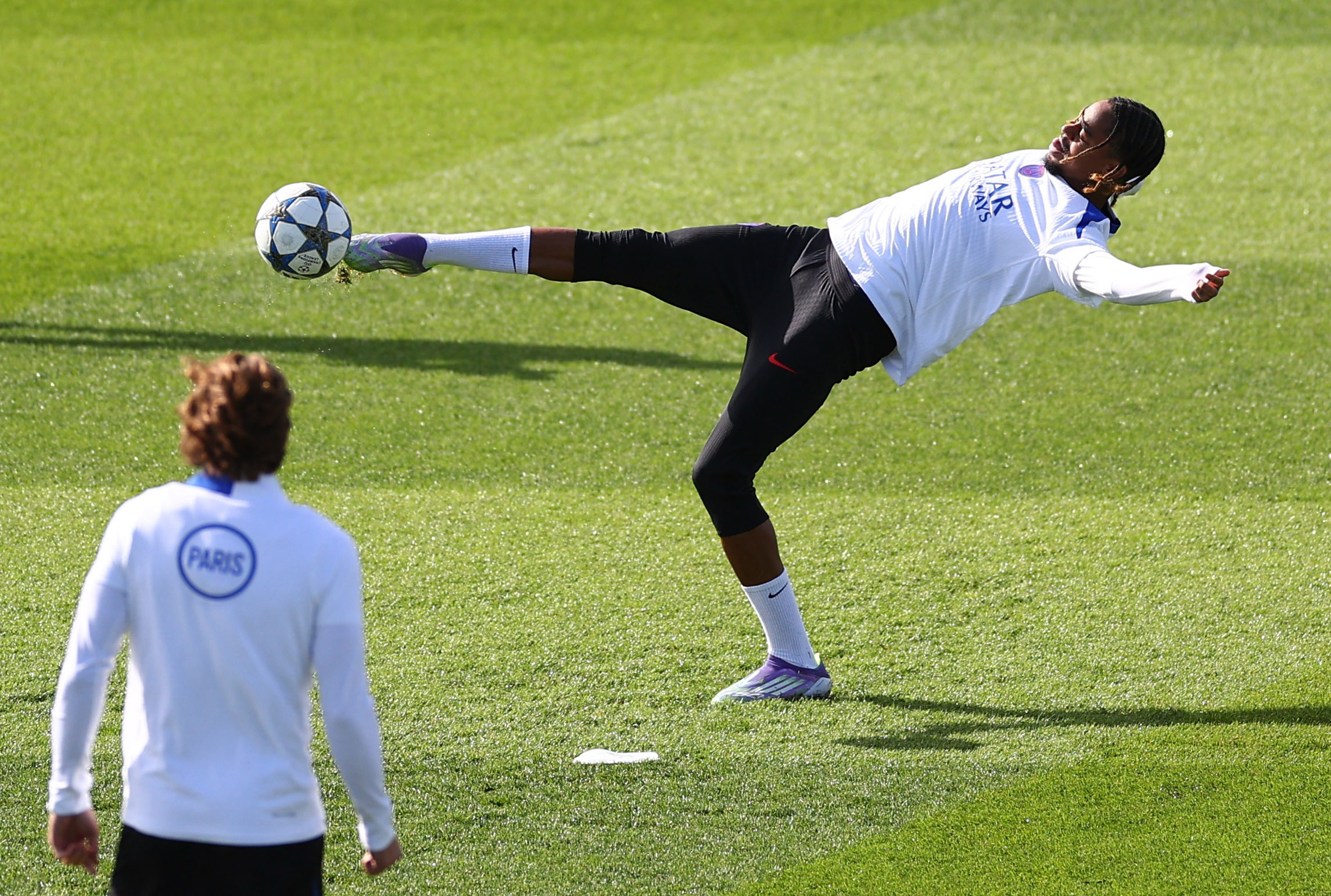 巴黎圣日耳曼发布备战花絮；转会期临场应变；欧超杯任务艰巨；高层口径保持一致的简单介绍-乐竞体育官网